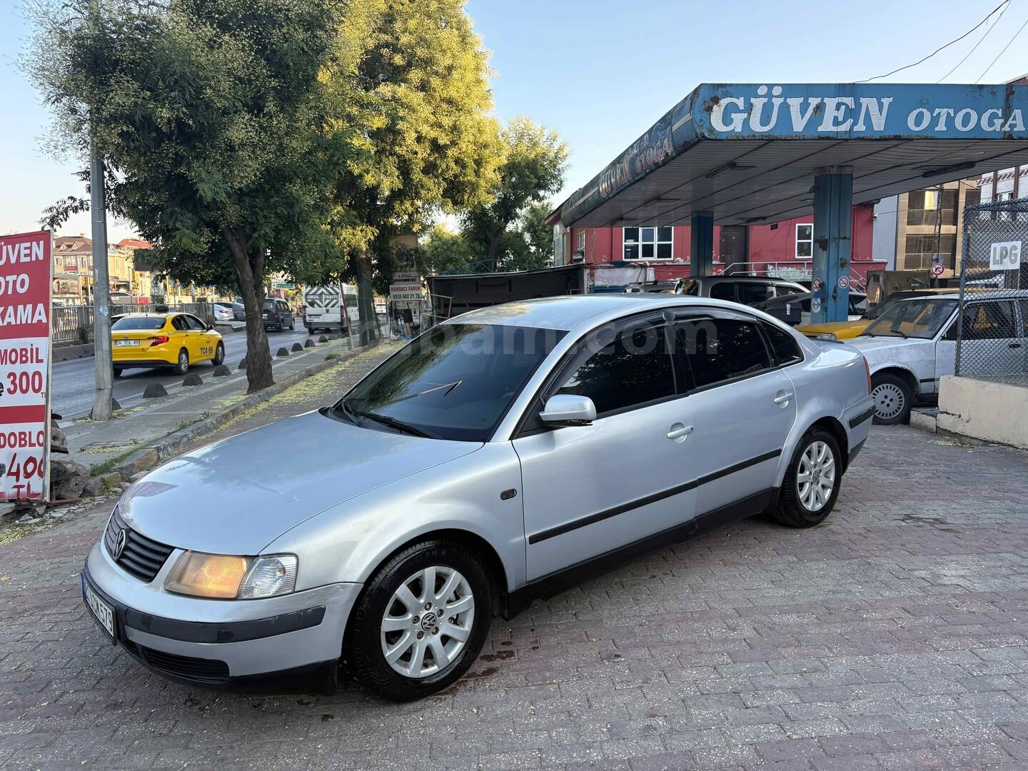 Galeriden Volkswagen Passat 1.8 Comfortline 2000 Model İstanbul 445.000 km Gri 2