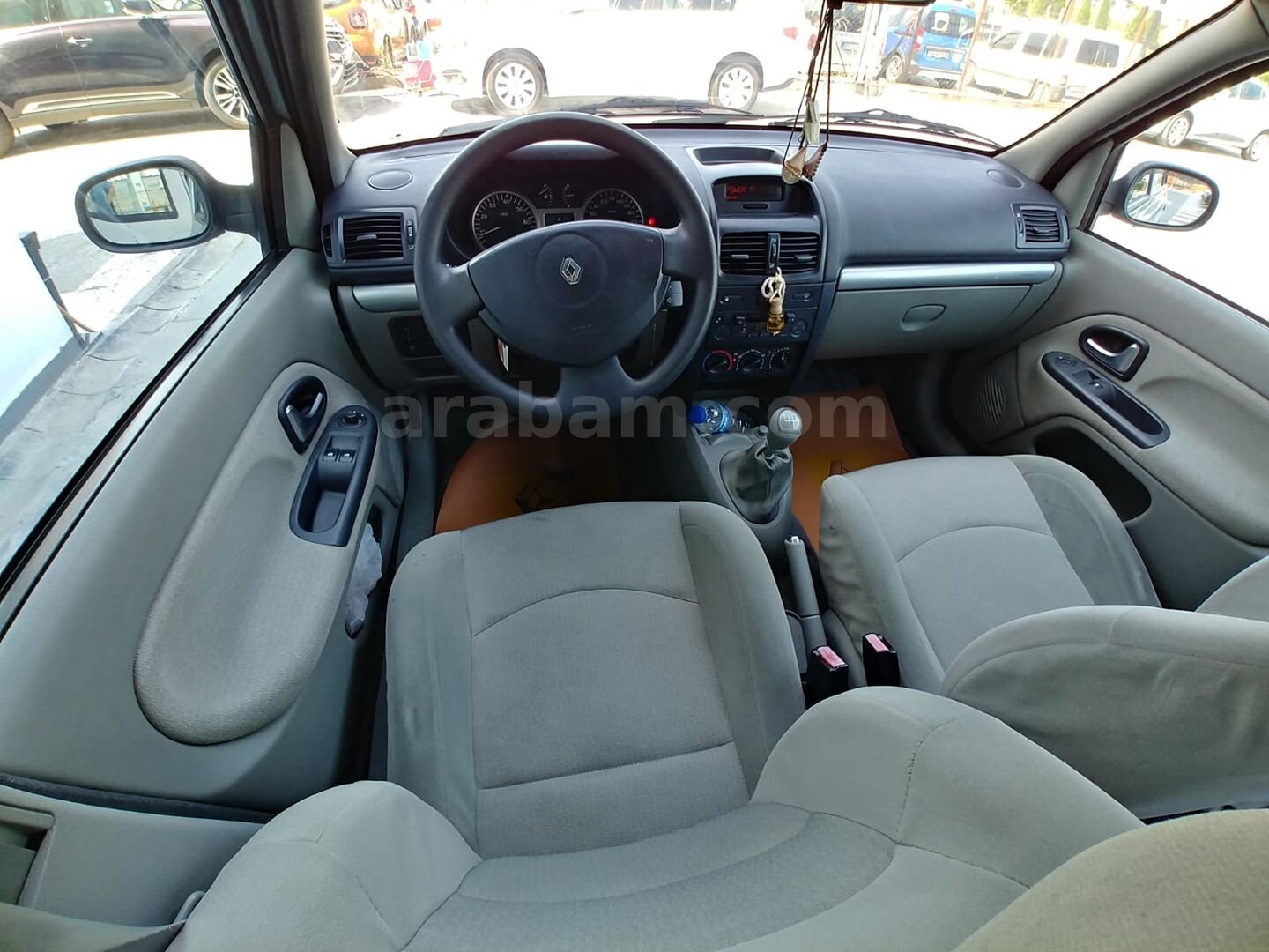 Sahibinden Renault Clio 1.4 Privilege 2003 Model İstanbul 105.000 km Gri 6