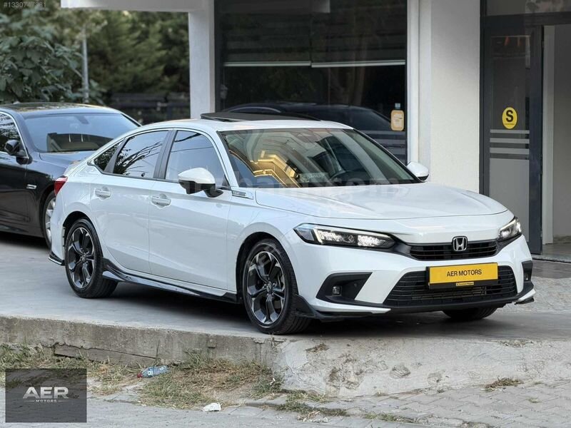 Galeriden Honda Civic 1.5 i-VTEC Eco Executive Plus 2023 Model Tekirdağ 30.000 km Beyaz