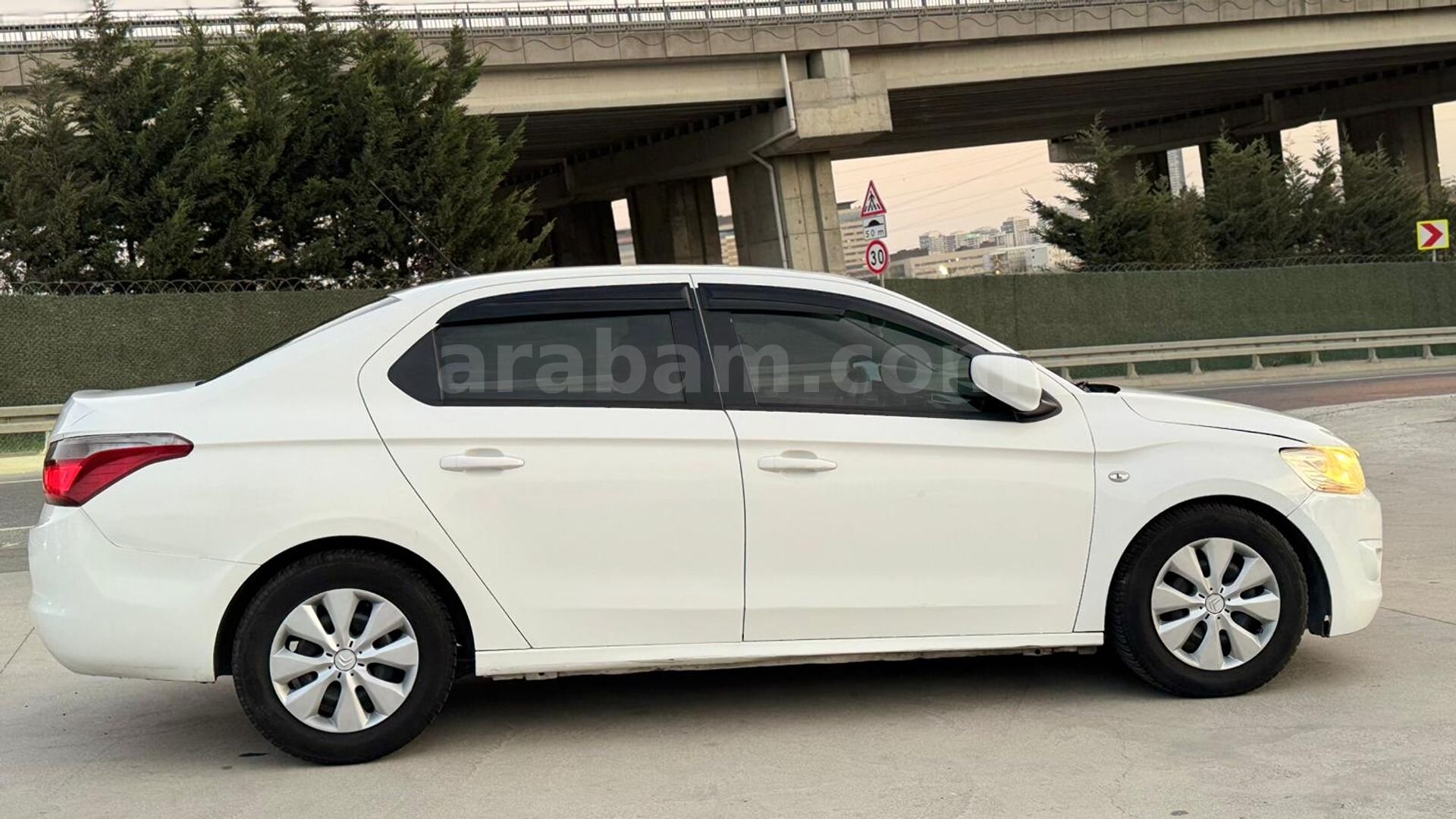 Sahibinden Citroen C-Elysée 1.6 HDi Confort 2016 Model İstanbul 210.000 km Beyaz 5