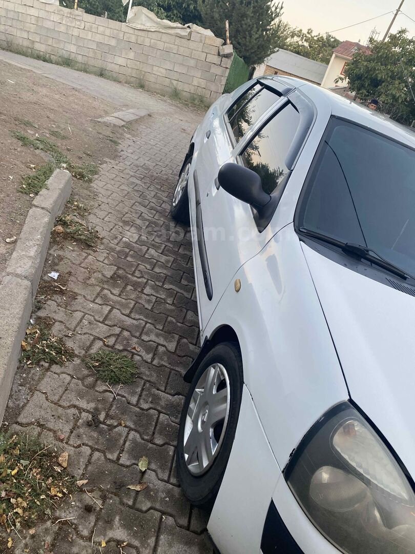 Sahibinden Renault Clio 1.4 Alize 2005 Model Bingöl 237.000 km Beyaz 1