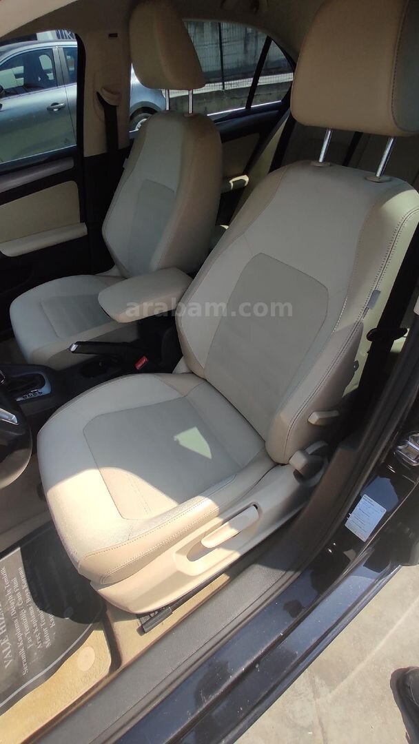 Sahibinden Volkswagen Jetta 1.6 TDi Comfortline 2013 Model İstanbul 189.000 km Siyah 4