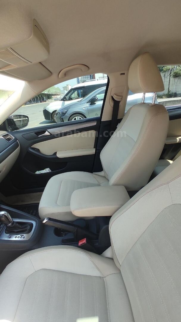 Sahibinden Volkswagen Jetta 1.6 TDi Comfortline 2013 Model İstanbul 189.000 km Siyah 5
