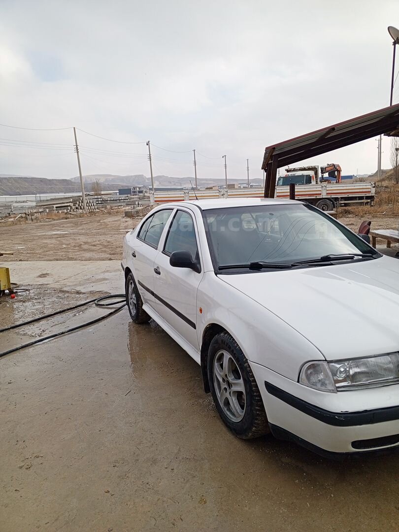 Sahibinden Skoda Octavia 1.6 GLX 2000 Model Ankara 320.000 km Beyaz 3