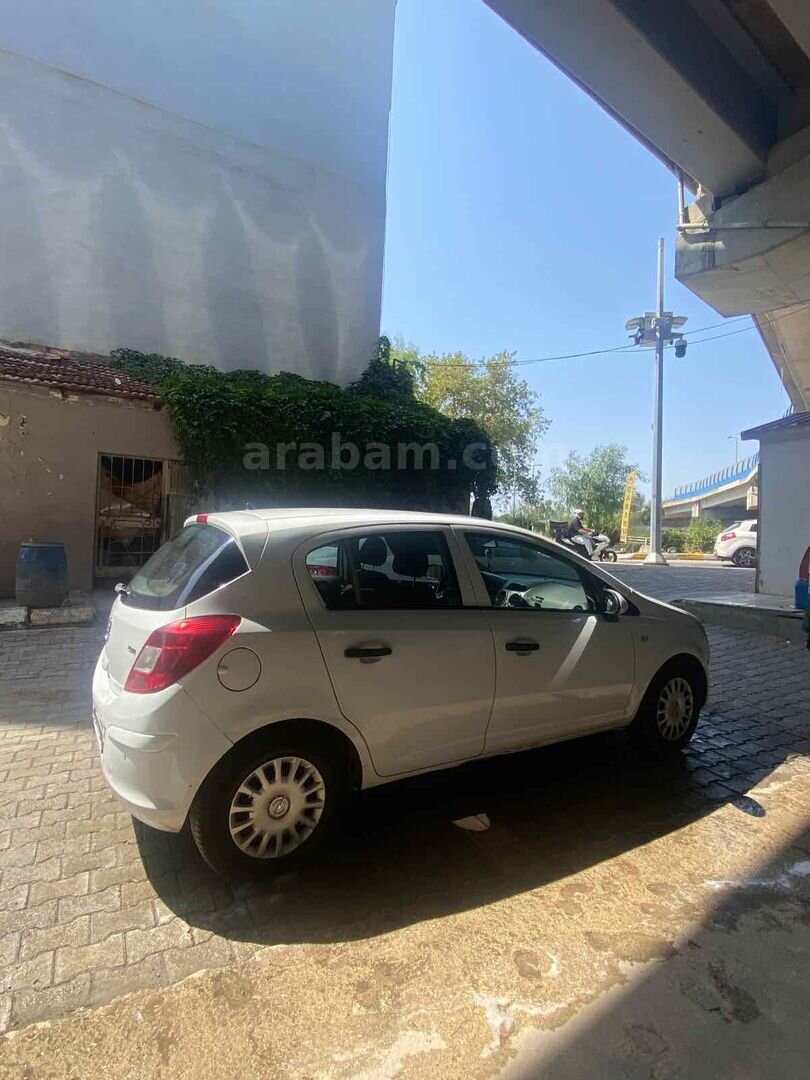 Sahibinden Opel Corsa 1.3 CDTI Essentia 2013 Model İzmir 154.000 km Beyaz 5