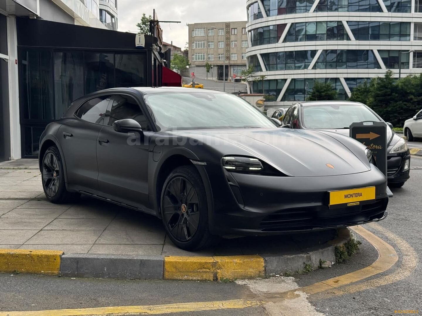 Galeriden Porsche Taycan Elektrik 4 Cross Turismo 2023 Model İstanbul 47.000 km Siyah 1