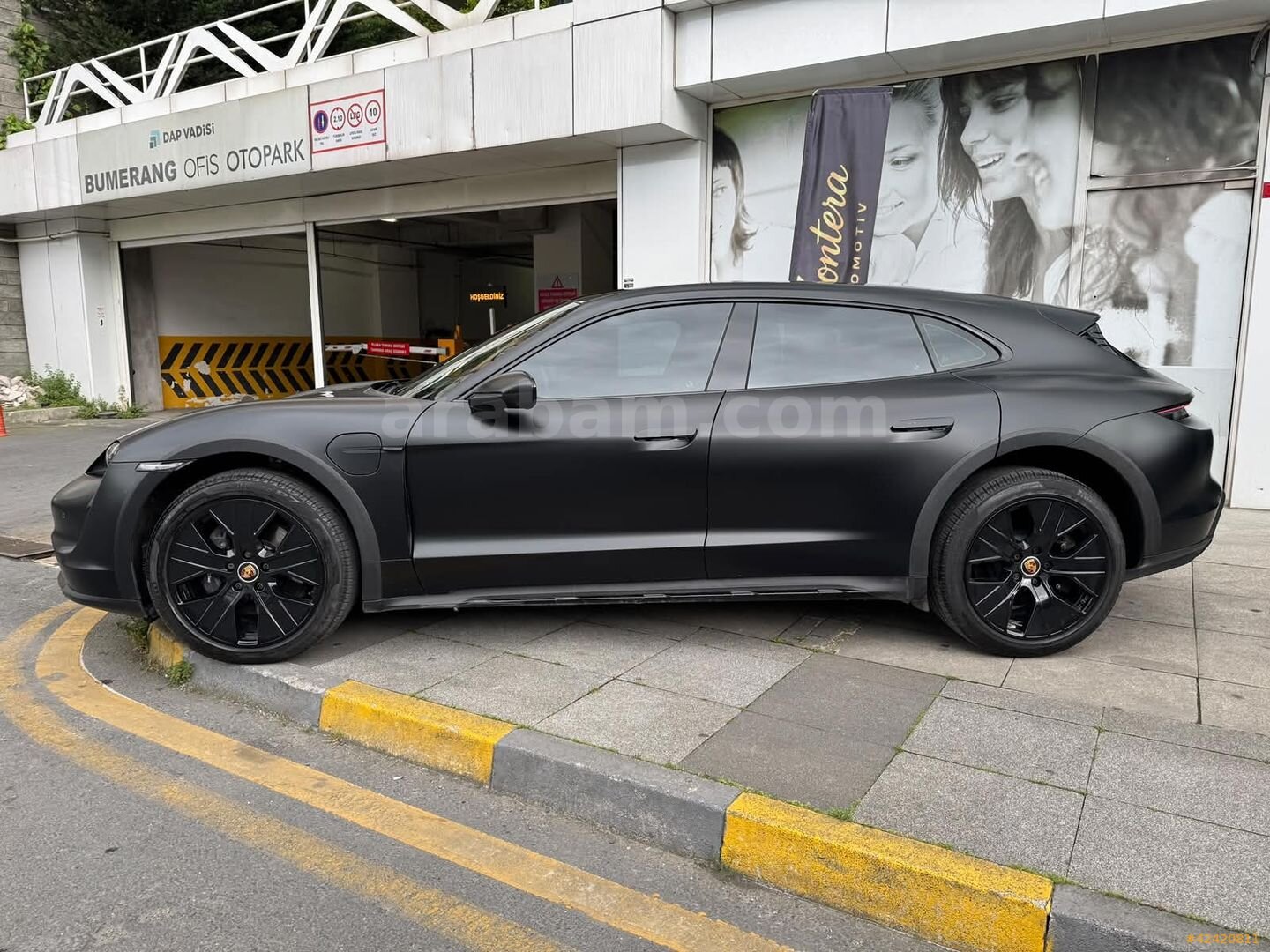 Galeriden Porsche Taycan Elektrik 4 Cross Turismo 2023 Model İstanbul 47.000 km Siyah 4