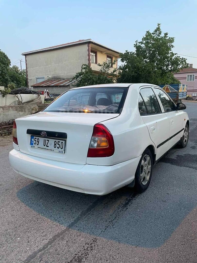 Sahibinden Hyundai Accent 1.3 LX 2002 Model İstanbul 280.000 km Beyaz 6
