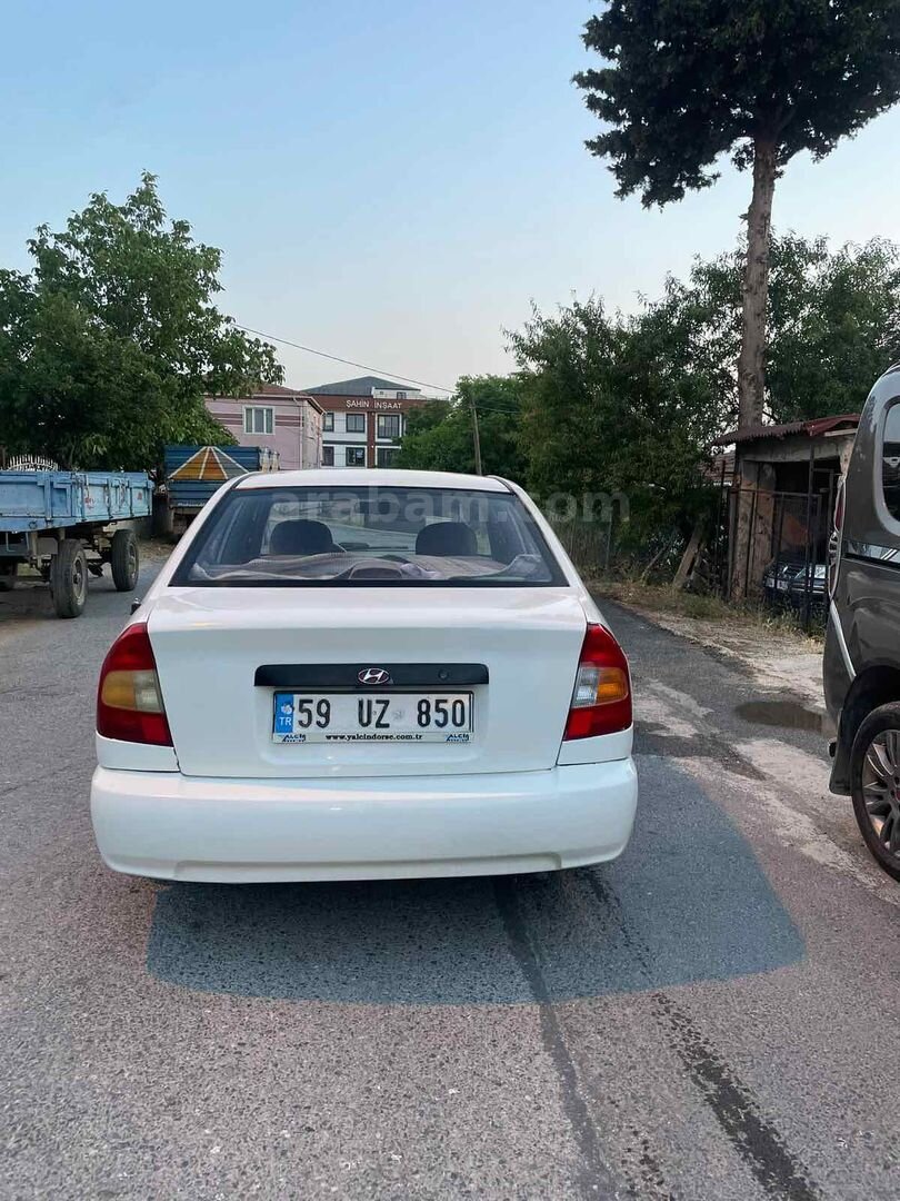 Sahibinden Hyundai Accent 1.3 LX 2002 Model İstanbul 280.000 km Beyaz 7