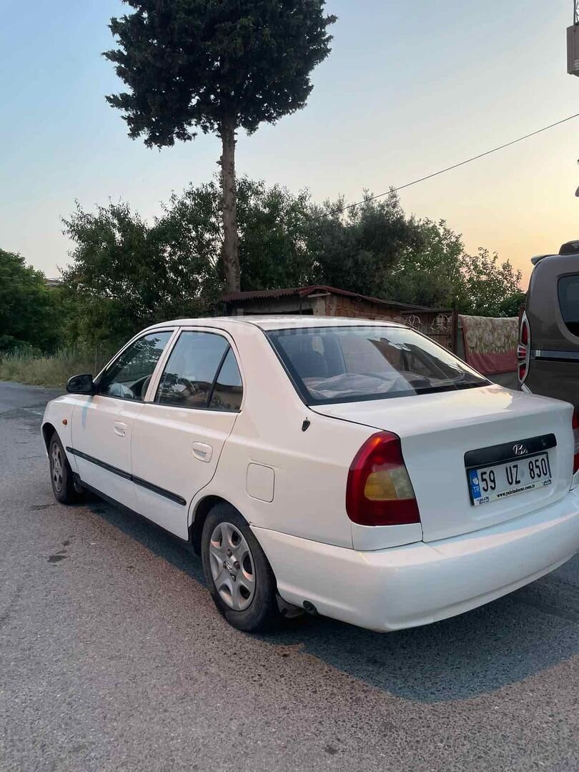 Sahibinden Hyundai Accent 1.3 LX 2002 Model İstanbul 280.000 km Beyaz 5