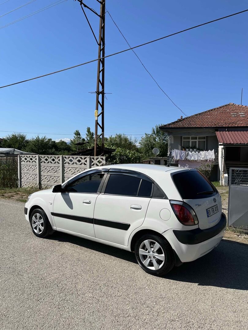 Sahibinden Kia Rio 1.5 CRDi EX Comfort 2008 Model Düzce 305.000 km Beyaz 5