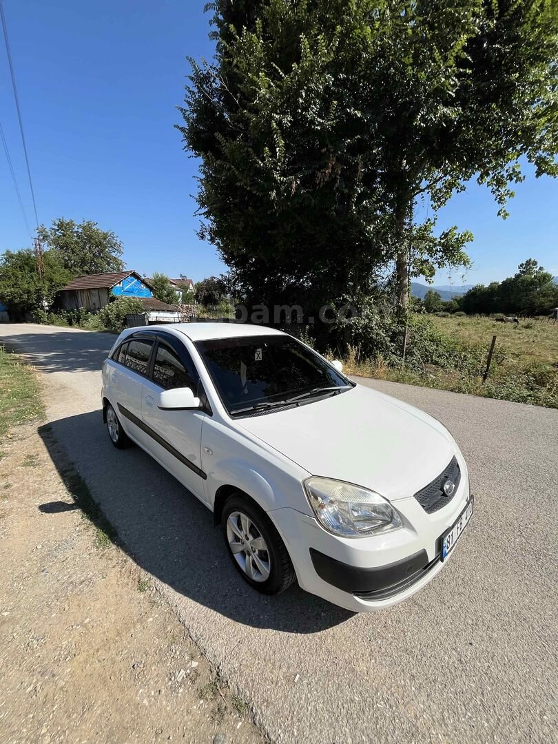 Sahibinden Kia Rio 1.5 CRDi EX Comfort 2008 Model Düzce 305.000 km Beyaz 1