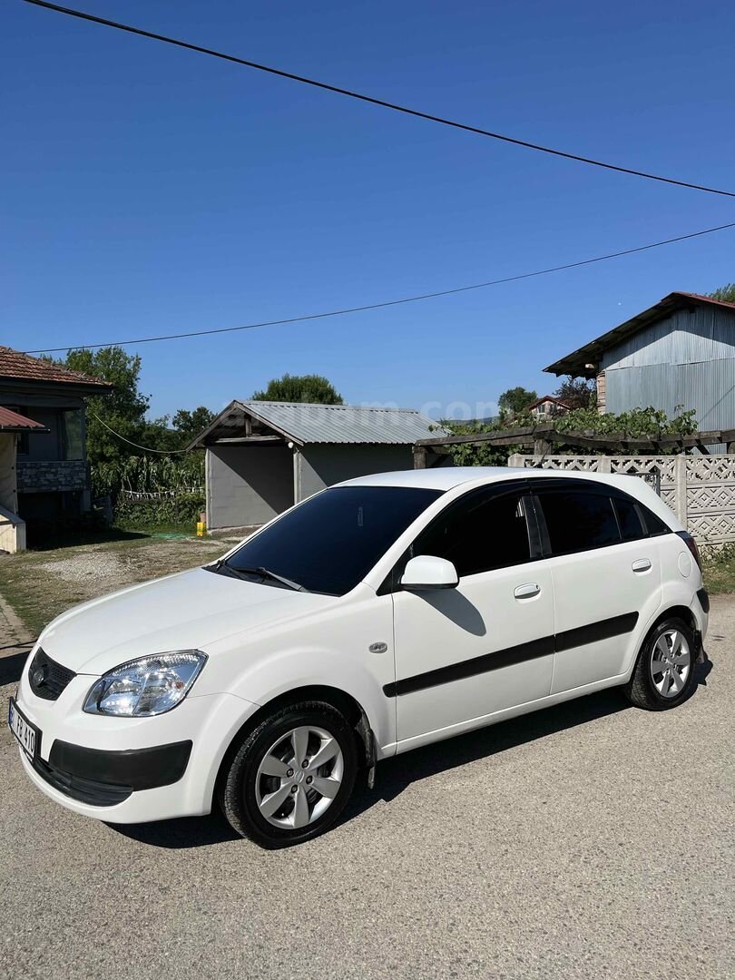 Sahibinden Kia Rio 1.5 CRDi EX Comfort 2008 Model Düzce 305.000 km Beyaz 4