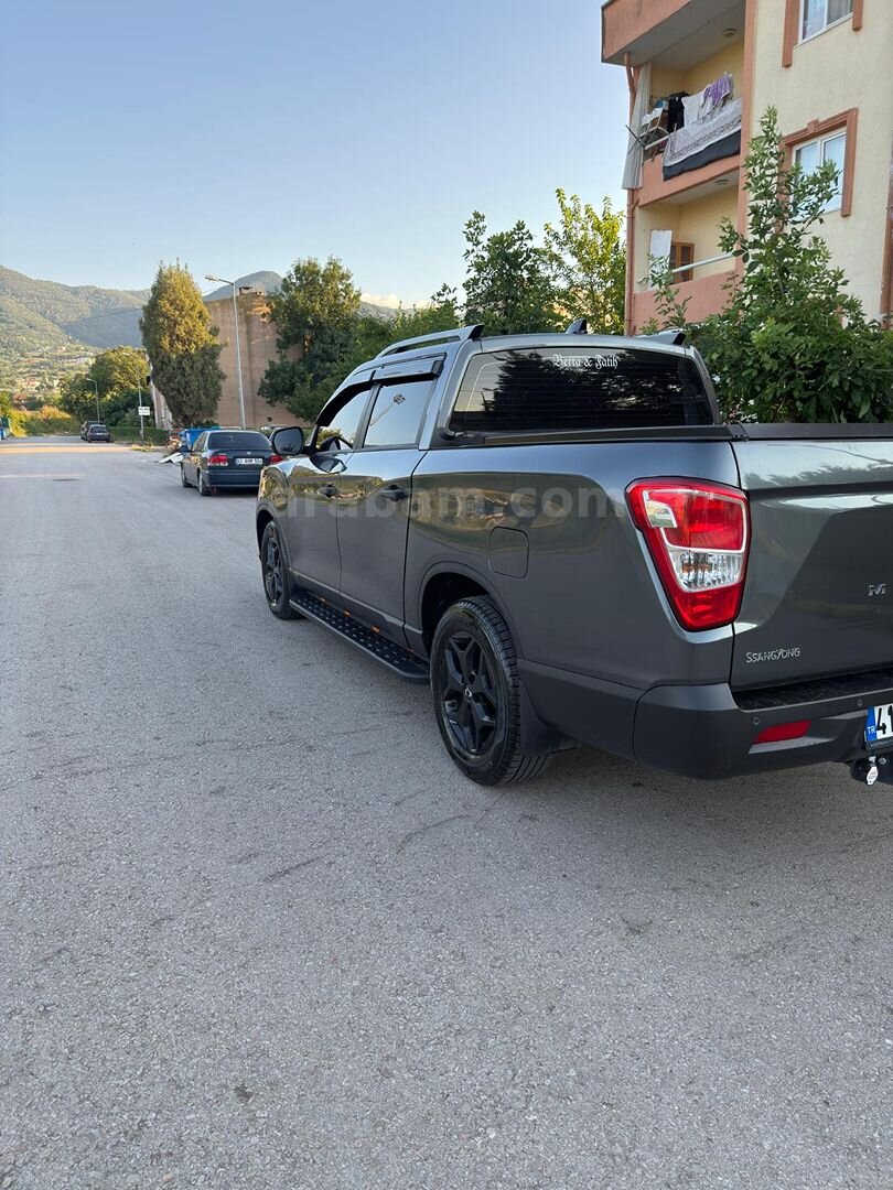 Sahibinden KGM SsangYong Musso Grand 2.2 D Platinum Plus 2023 Model Kocaeli 32.000 km Füme 3