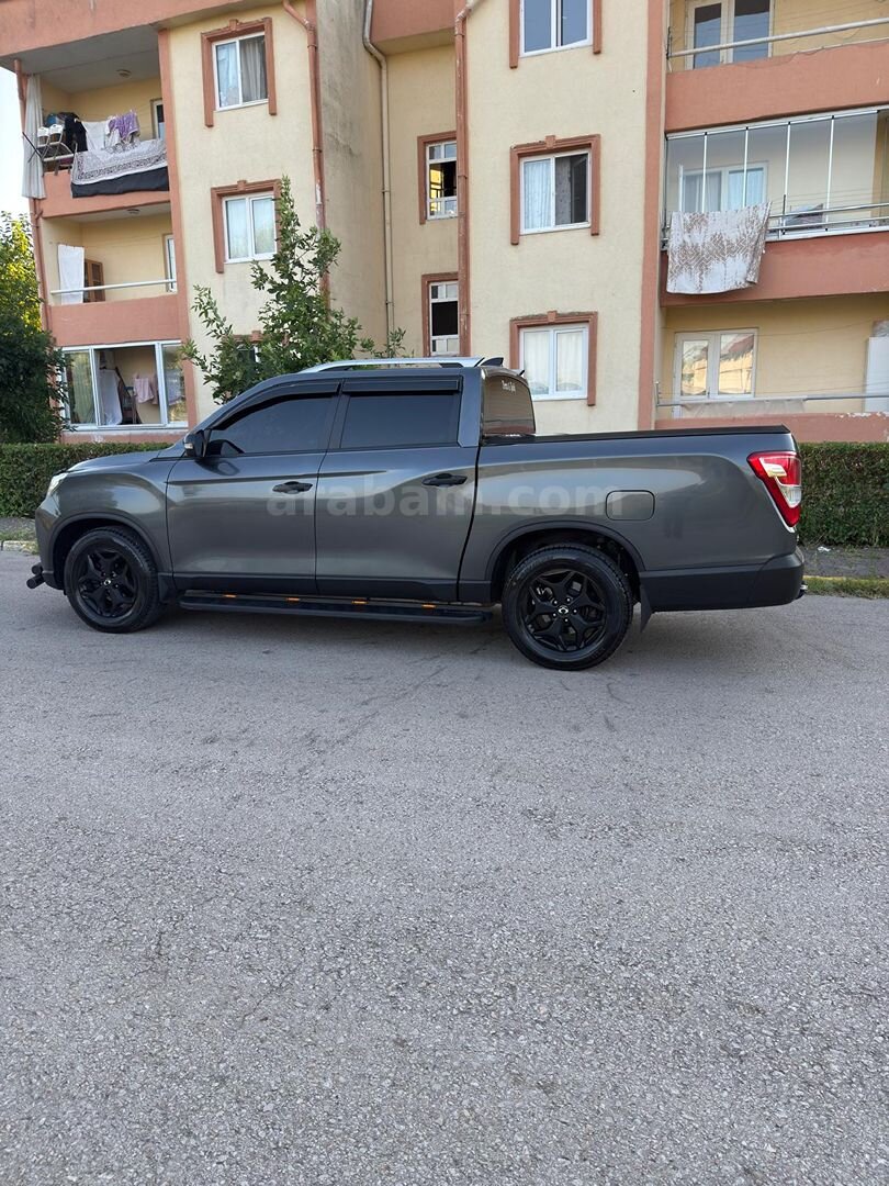Sahibinden KGM SsangYong Musso Grand 2.2 D Platinum Plus 2023 Model Kocaeli 32.000 km Füme 2