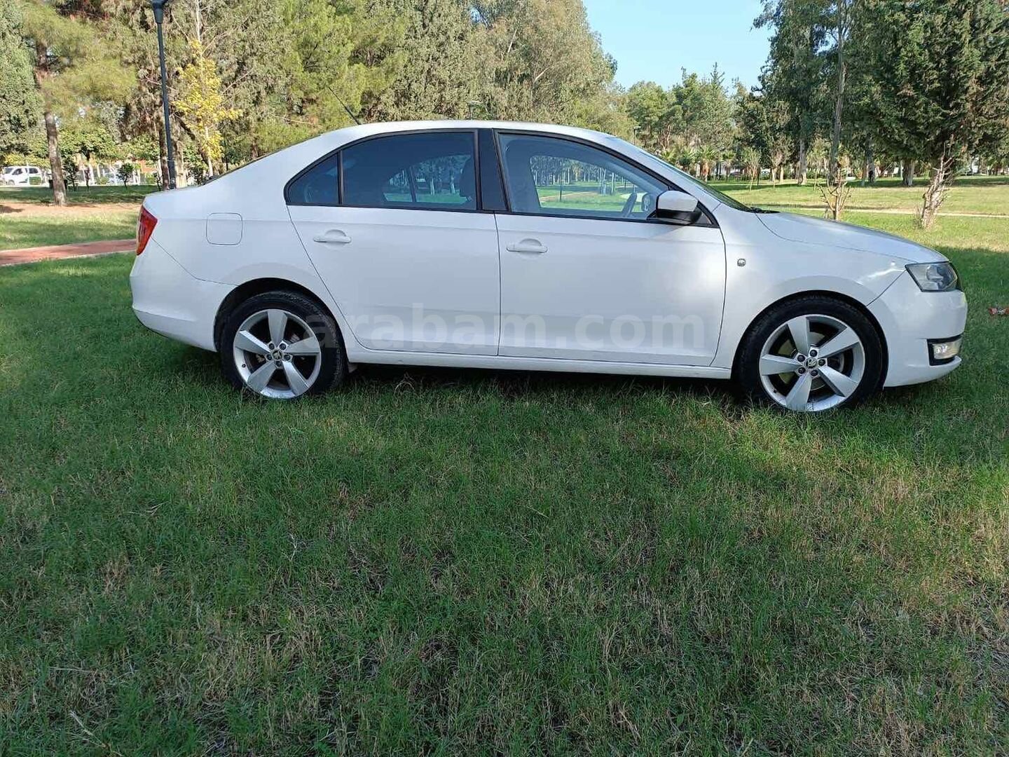 Sahibinden Skoda Rapid 1.6 CR TDI Elegance 2014 Model Hatay 222.000 km Beyaz 3
