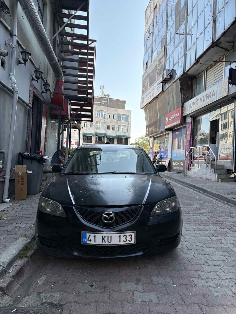 Sahibinden Mazda 3 1.6 Comfort 2006 Model İstanbul 360.000 km Siyah 1