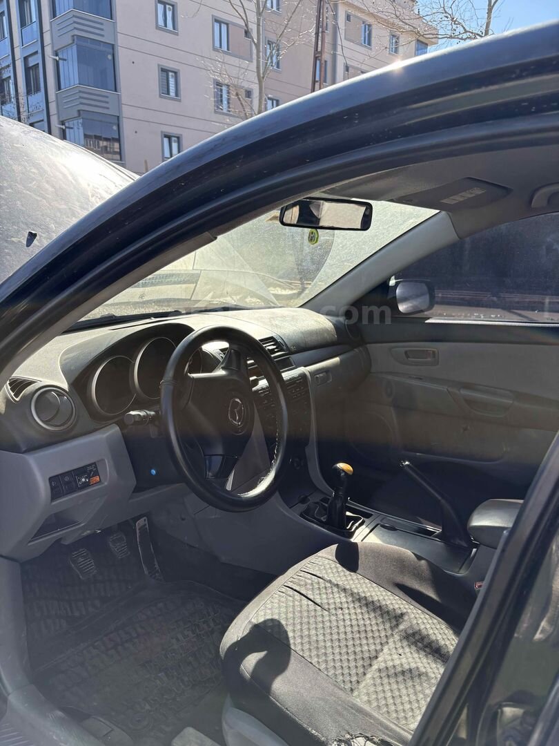 Sahibinden Mazda 3 1.6 Comfort 2006 Model İstanbul 360.000 km Siyah 6