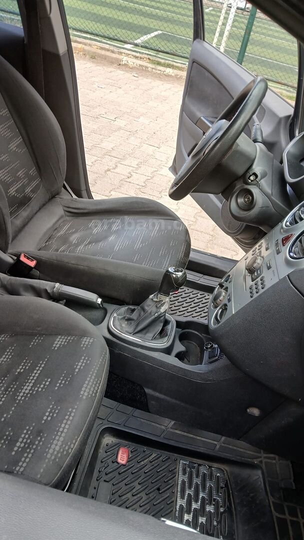 Sahibinden Opel Corsa 1.3 CDTI Enjoy 2011 Model Diyarbakır 284.000 km Siyah 3