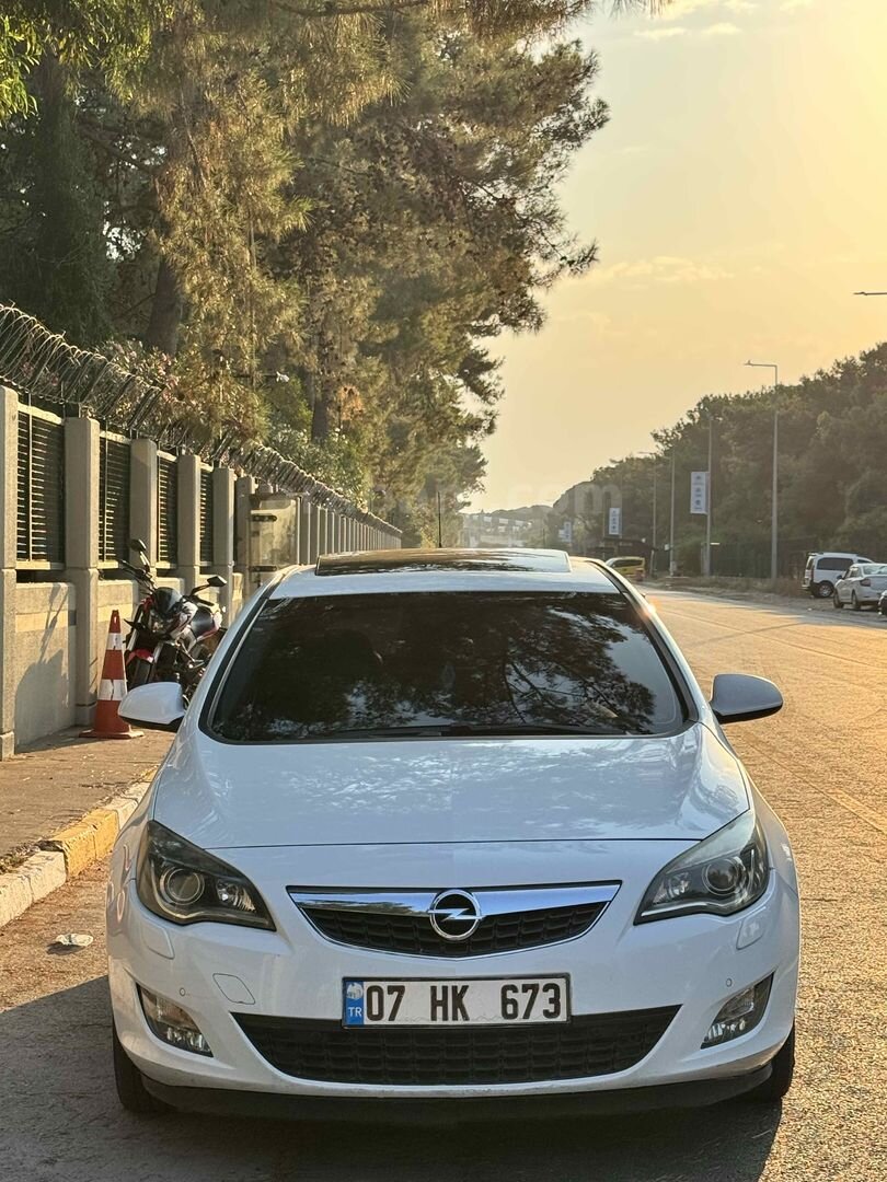 Sahibinden Opel Astra 1.3 CDTI ecoFLEX Cosmo 2011 Model Antalya 295.000 km Beyaz 4