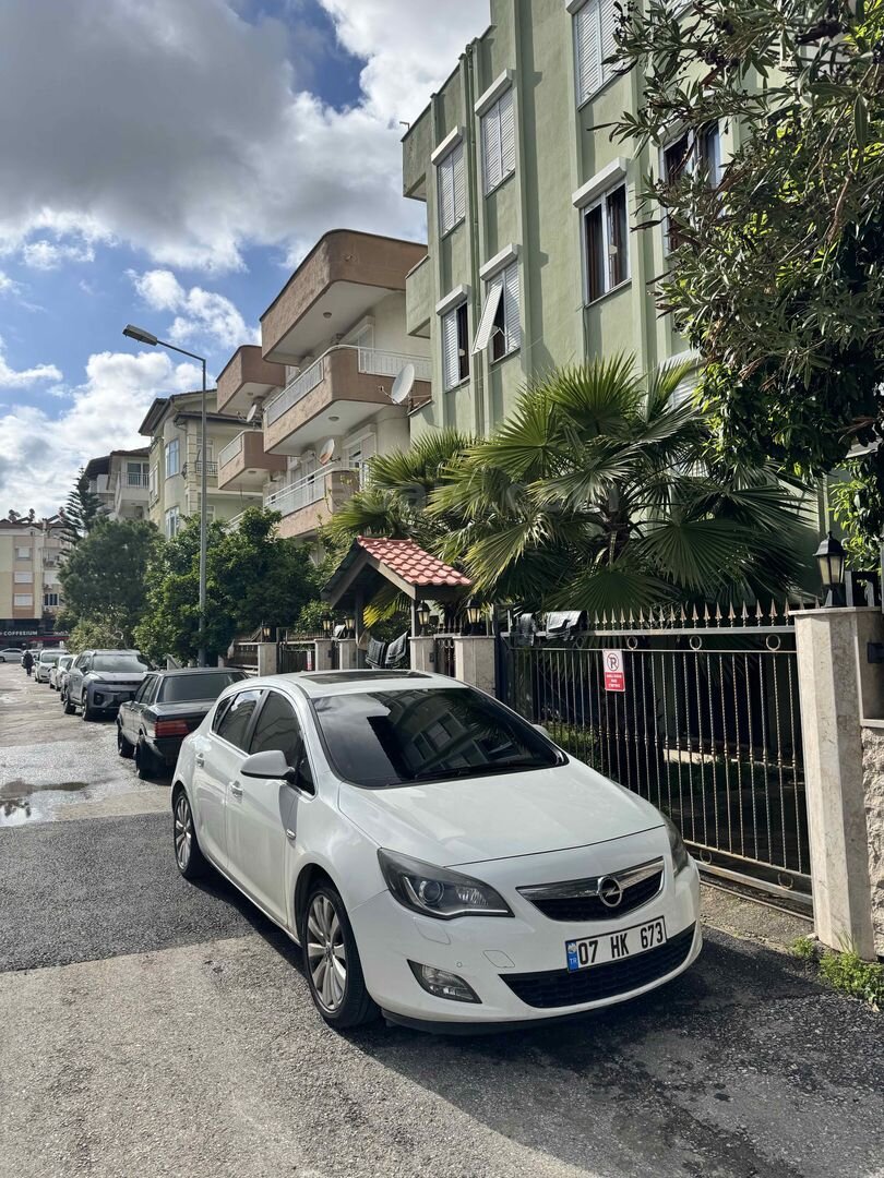 Sahibinden Opel Astra 1.3 CDTI ecoFLEX Cosmo 2011 Model Antalya 295.000 km Beyaz 6