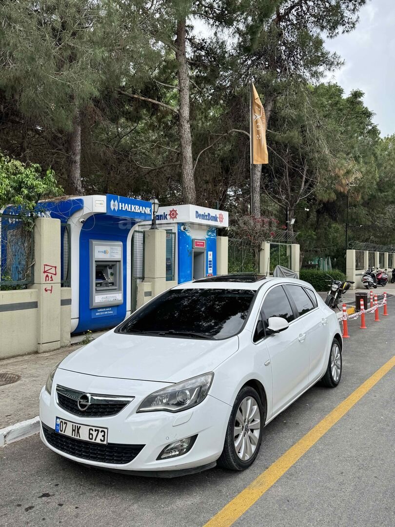 Sahibinden Opel Astra 1.3 CDTI ecoFLEX Cosmo 2011 Model Antalya 295.000 km Beyaz 5