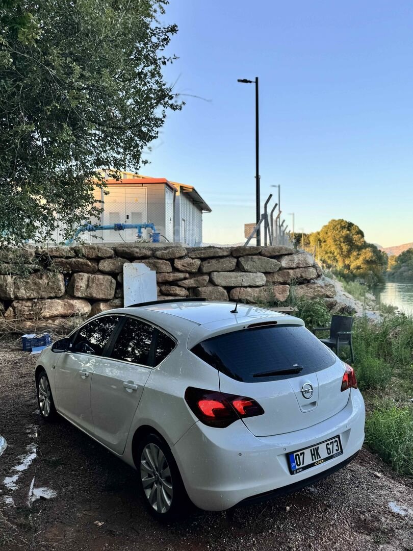 Sahibinden Opel Astra 1.3 CDTI ecoFLEX Cosmo 2011 Model Antalya 295.000 km Beyaz 2