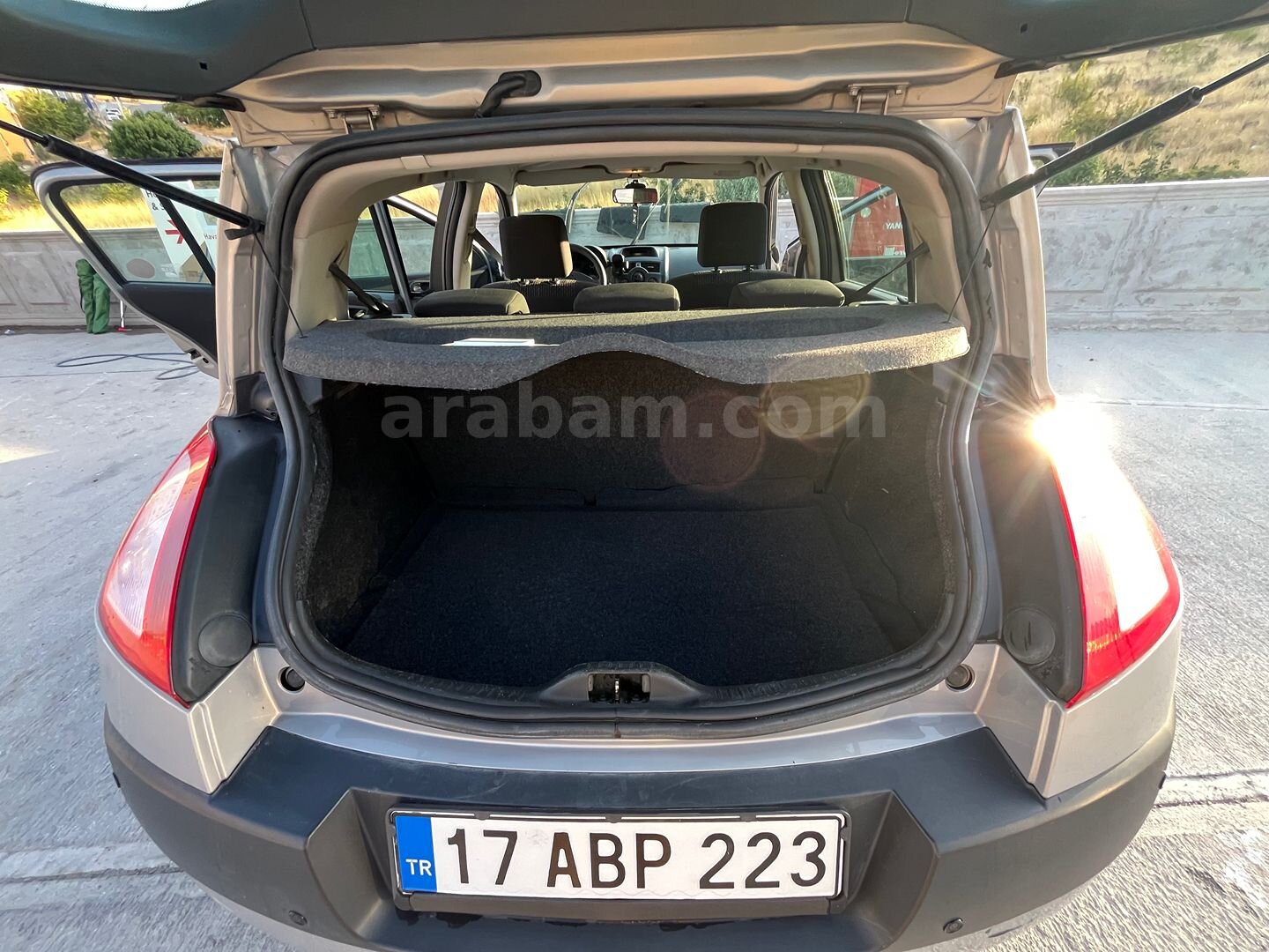Sahibinden Renault Megane 1.4 Authentique 2005 Model Balıkesir 198.000 km Gri (Gümüş) 2