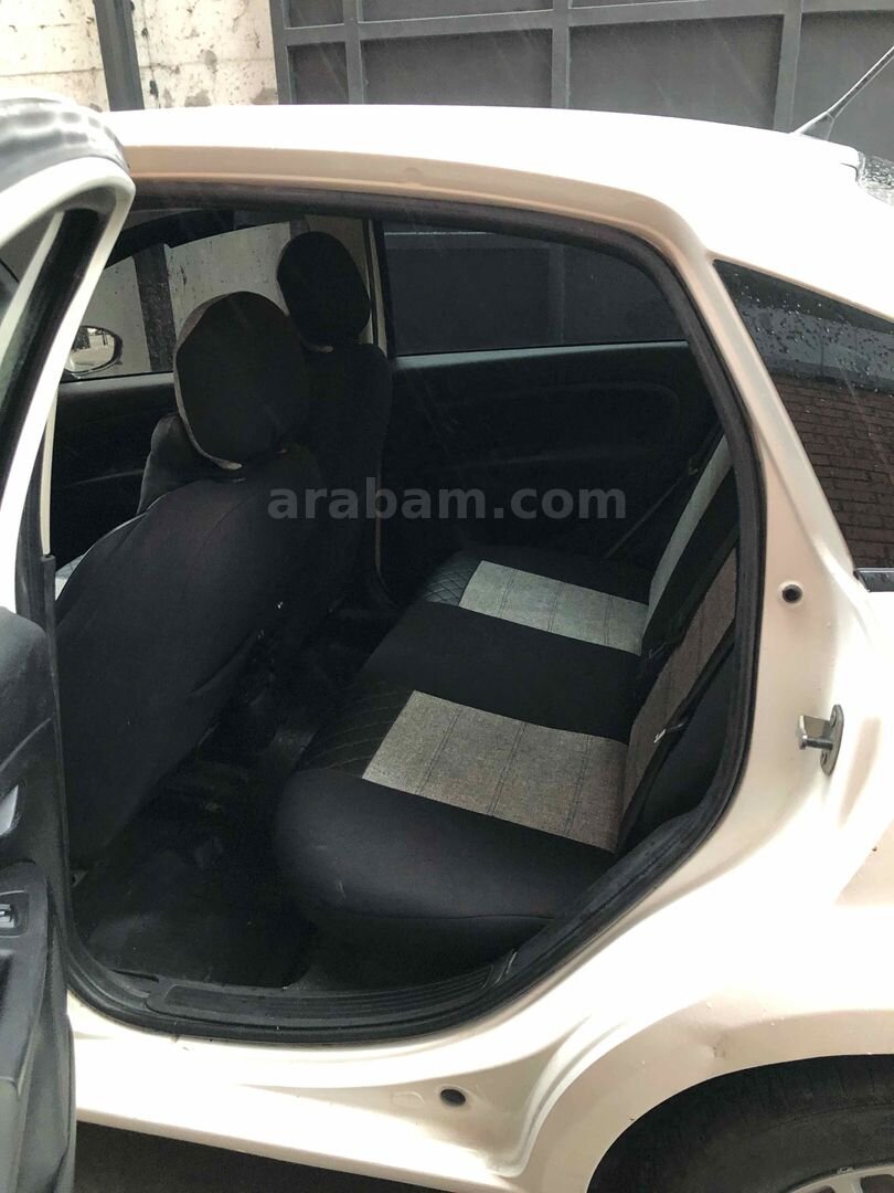 Sahibinden Fiat Linea 1.3 Multijet Mood 2015 Model İstanbul 330.000 km Beyaz 5