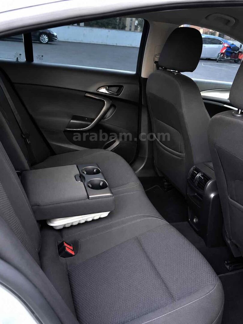 Sahibinden Opel Insignia 1.6 T Edition Elegance 2013 Model İstanbul 144.000 km Beyaz 5