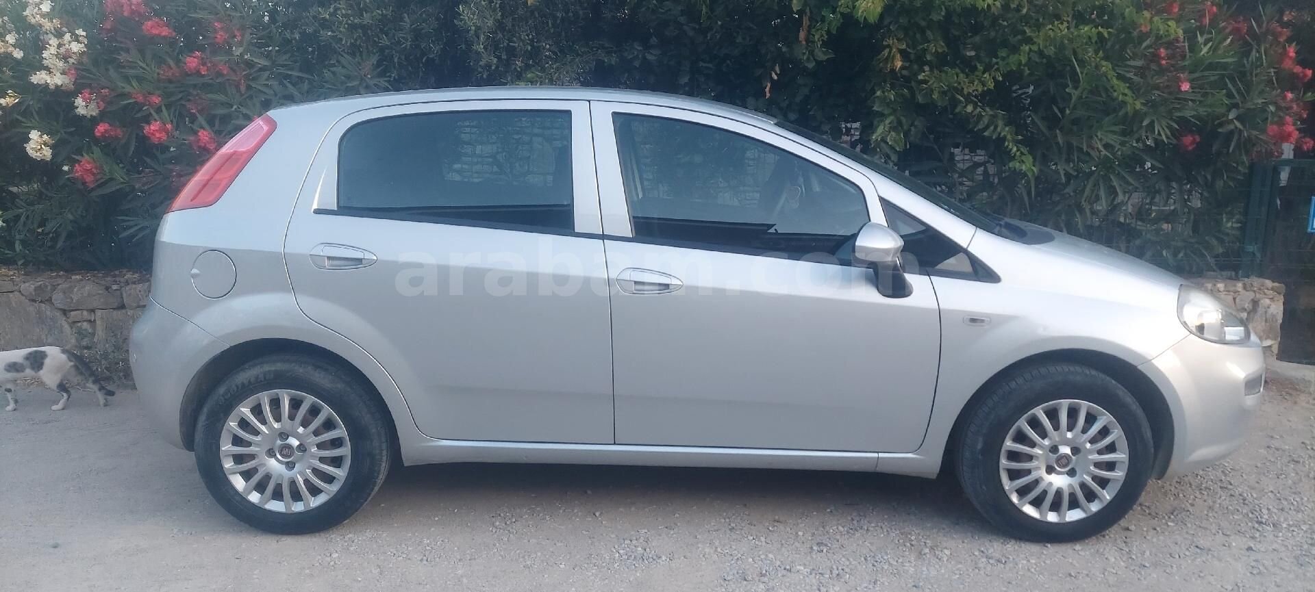 Sahibinden Fiat Punto 1.4 Popstar S&S 2016 Model Muğla 25.000 km Gri (Gümüş) 7