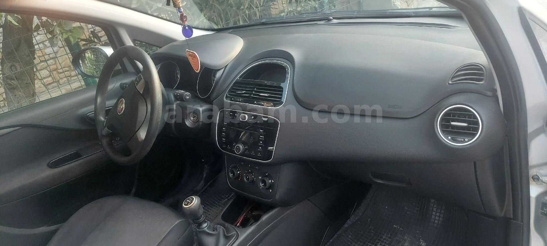 Sahibinden Fiat Punto 1.4 Popstar S&S 2016 Model Muğla 25.000 km Gri (Gümüş) 2