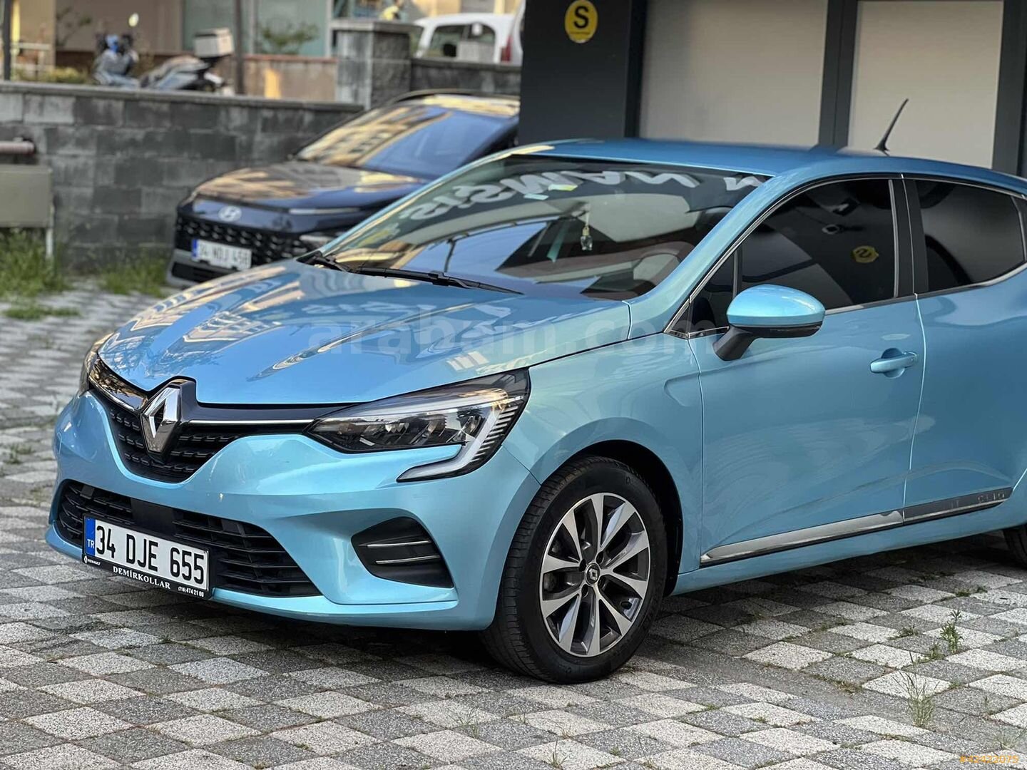 Galeriden Renault Clio 1.0 TCe Icon 2020 Model İstanbul 64.000 km Mavi 2