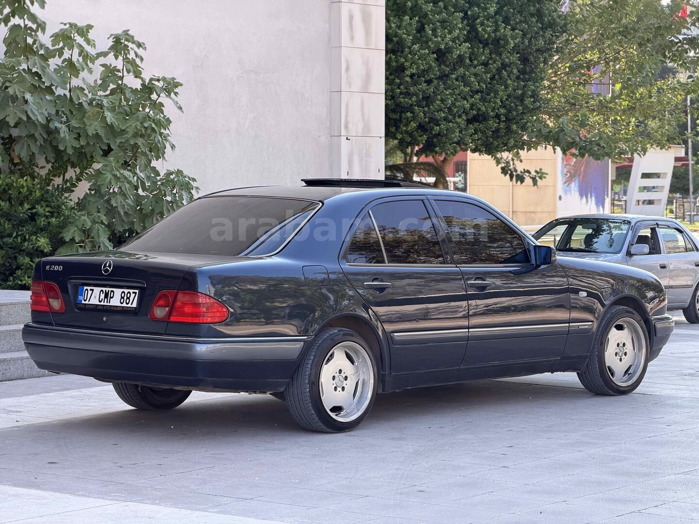 Galeriden Mercedes - Benz E 200 Elegance 1997 Model Antalya 336.500 km Lacivert 3