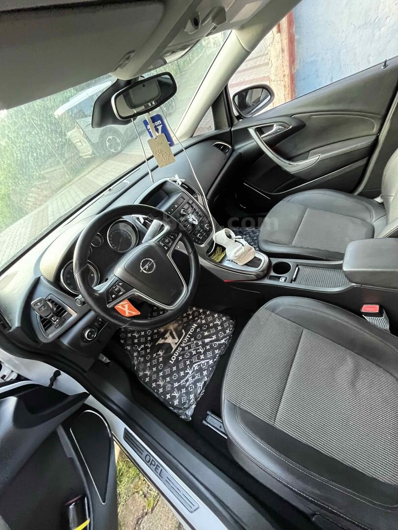 Sahibinden Opel Astra 1.4 T Cosmo 2012 Model İstanbul 156.700 km Beyaz 2