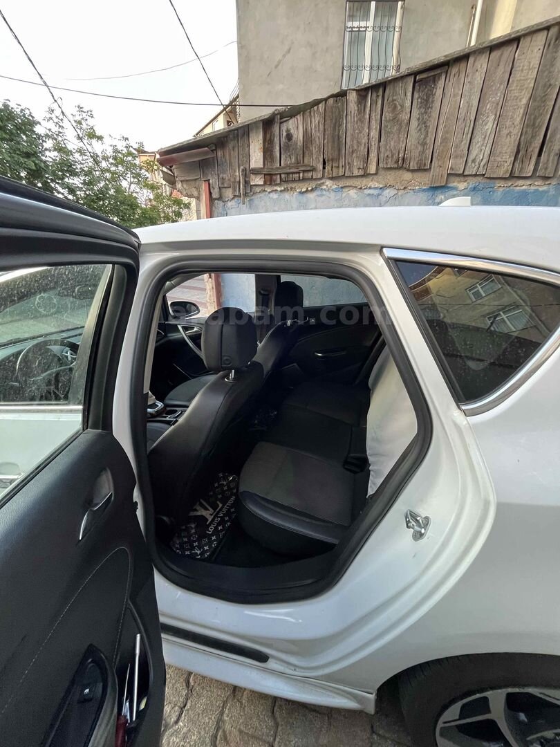 Sahibinden Opel Astra 1.4 T Cosmo 2012 Model İstanbul 156.700 km Beyaz 3