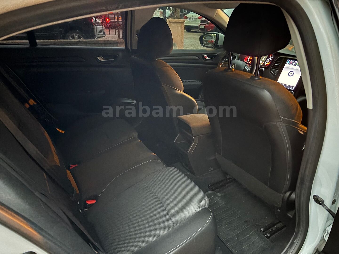 Sahibinden Renault Megane 1.3 TCe Joy 2022 Model Mersin 163.000 km Beyaz 7