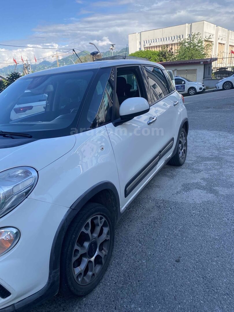 Sahibinden Fiat 500 Ailesi 500L 1.3 Mjet RockStar 2013 Model Rize 165.000 km Beyaz 5