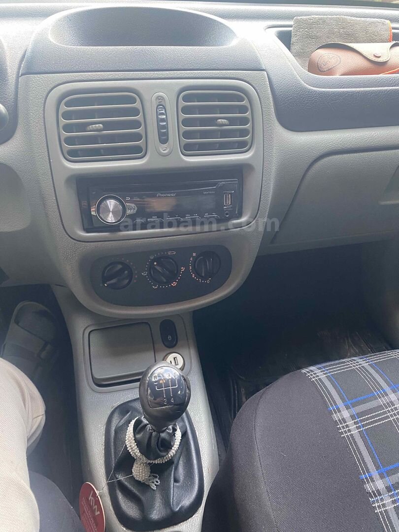 Sahibinden Renault Clio 1.4 RNA 2004 Model İstanbul 285.000 km Gri (Gümüş) 3