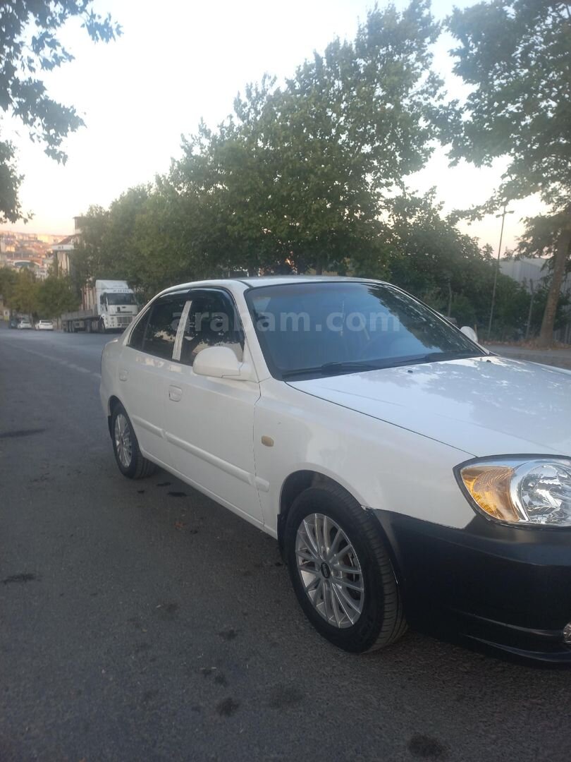 Sahibinden Hyundai Accent 1.5 CRDi Admire 2004 Model İstanbul 216.800 km Beyaz 2
