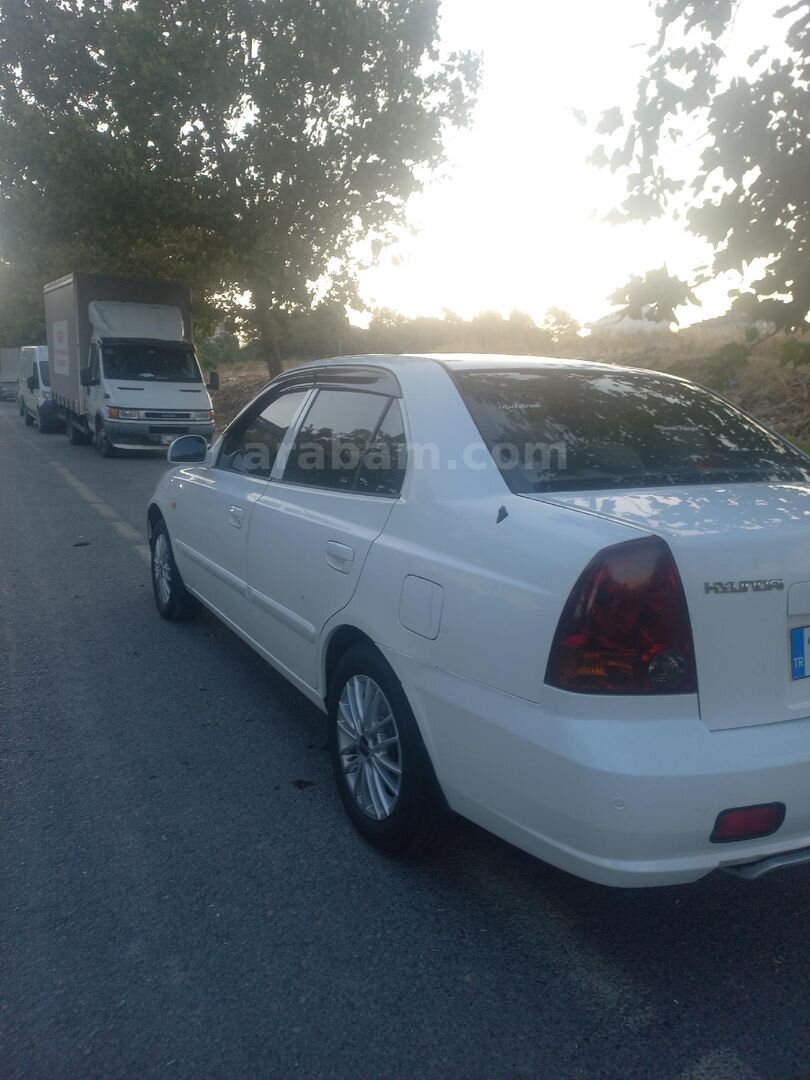 Sahibinden Hyundai Accent 1.5 CRDi Admire 2004 Model İstanbul 216.800 km Beyaz 3