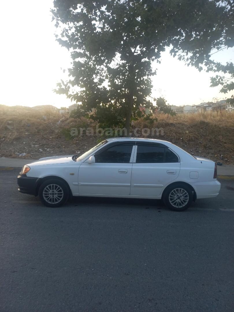 Sahibinden Hyundai Accent 1.5 CRDi Admire 2004 Model İstanbul 216.800 km Beyaz 5