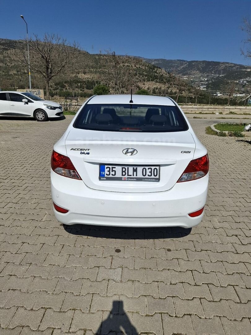 Sahibinden Hyundai Accent Blue 1.6 CRDI Mode Plus 2015 Model İzmir 191.500 km Beyaz 4