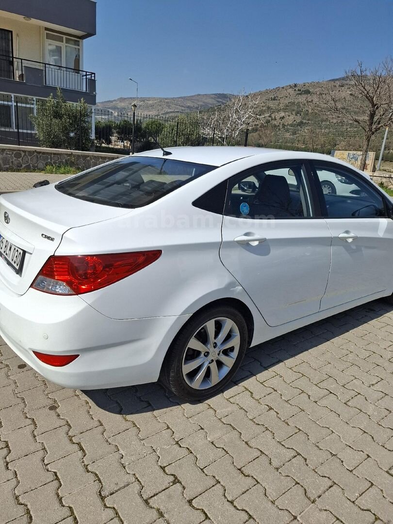 Sahibinden Hyundai Accent Blue 1.6 CRDI Mode Plus 2015 Model İzmir 191.500 km Beyaz 6