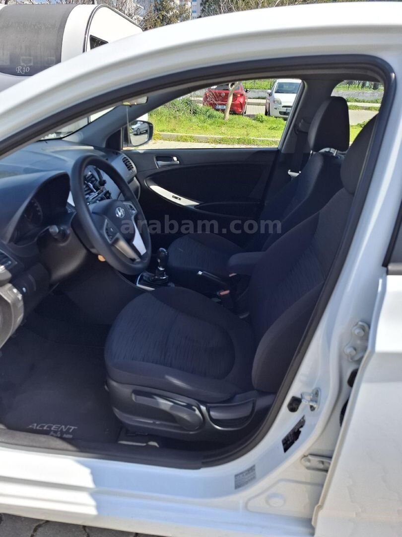 Sahibinden Hyundai Accent Blue 1.6 CRDI Mode Plus 2015 Model İzmir 191.500 km Beyaz 2