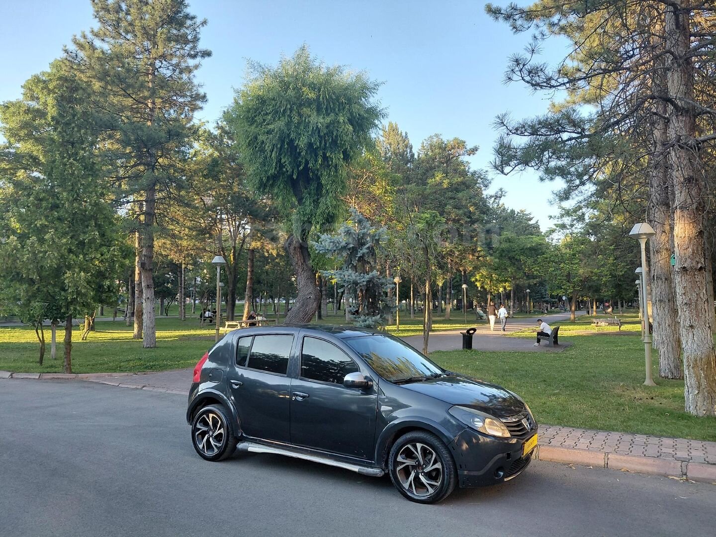Galeriden Dacia Sandero 1.6 Stepway 2011 Model Kayseri 225.000 km Füme 2
