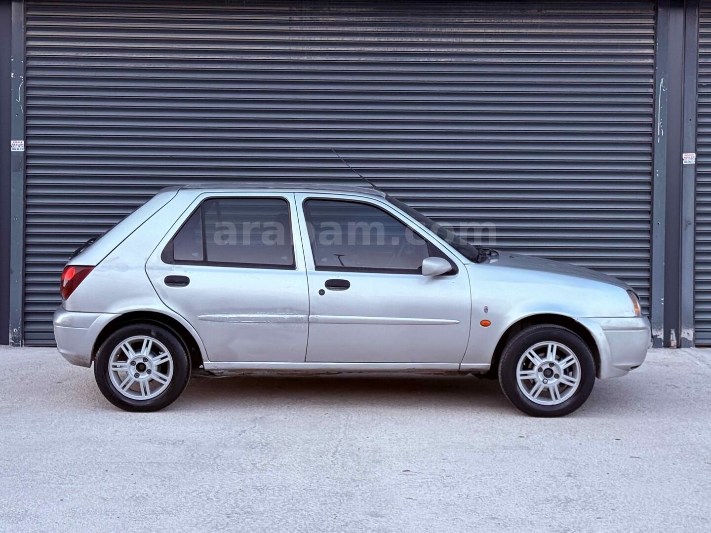 Galeriden Ford Fiesta 1.25 Ghia 2001 Model Gaziantep 320.000 km Füme 6