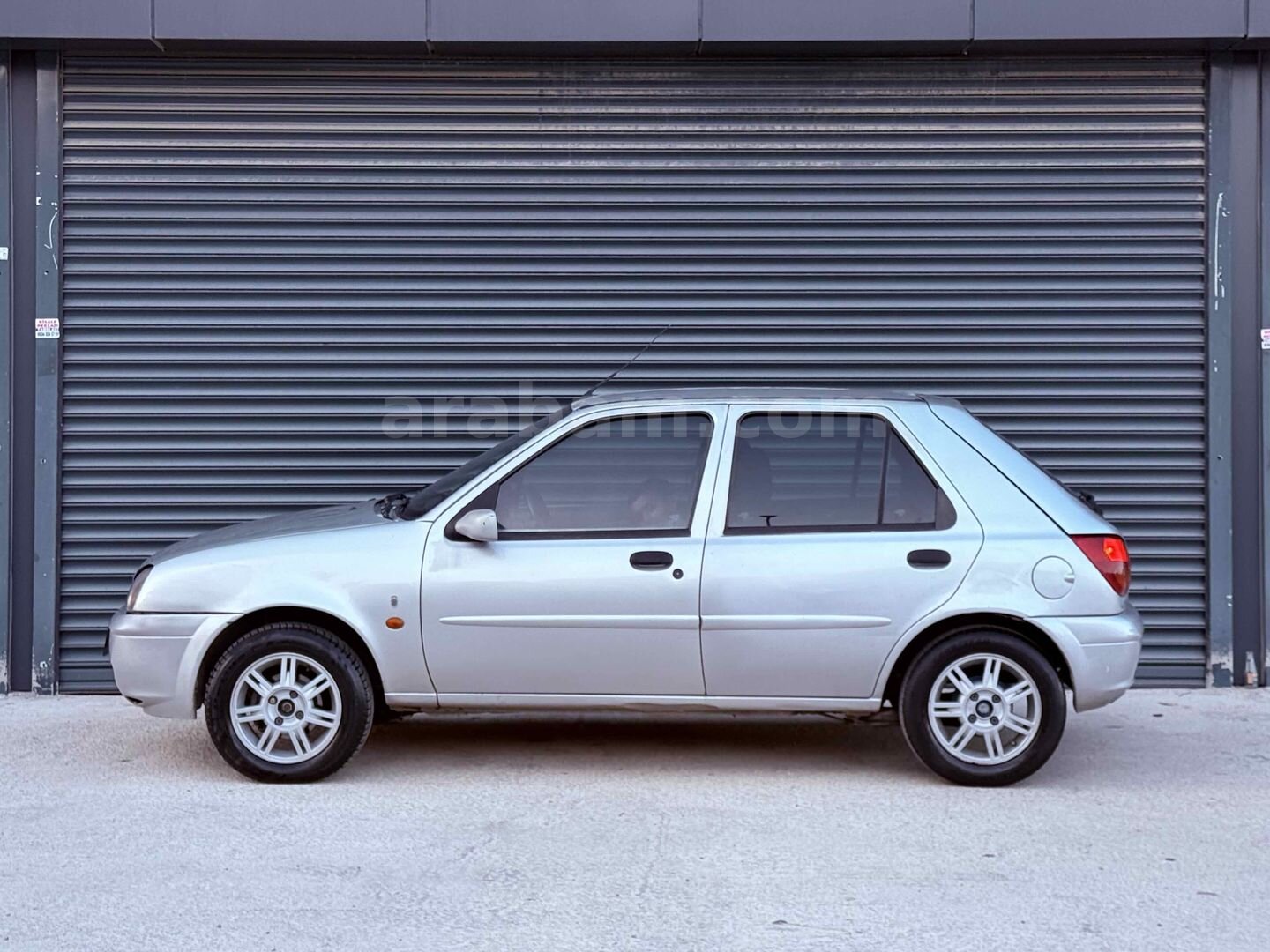 Galeriden Ford Fiesta 1.25 Ghia 2001 Model Gaziantep 320.000 km Füme 5