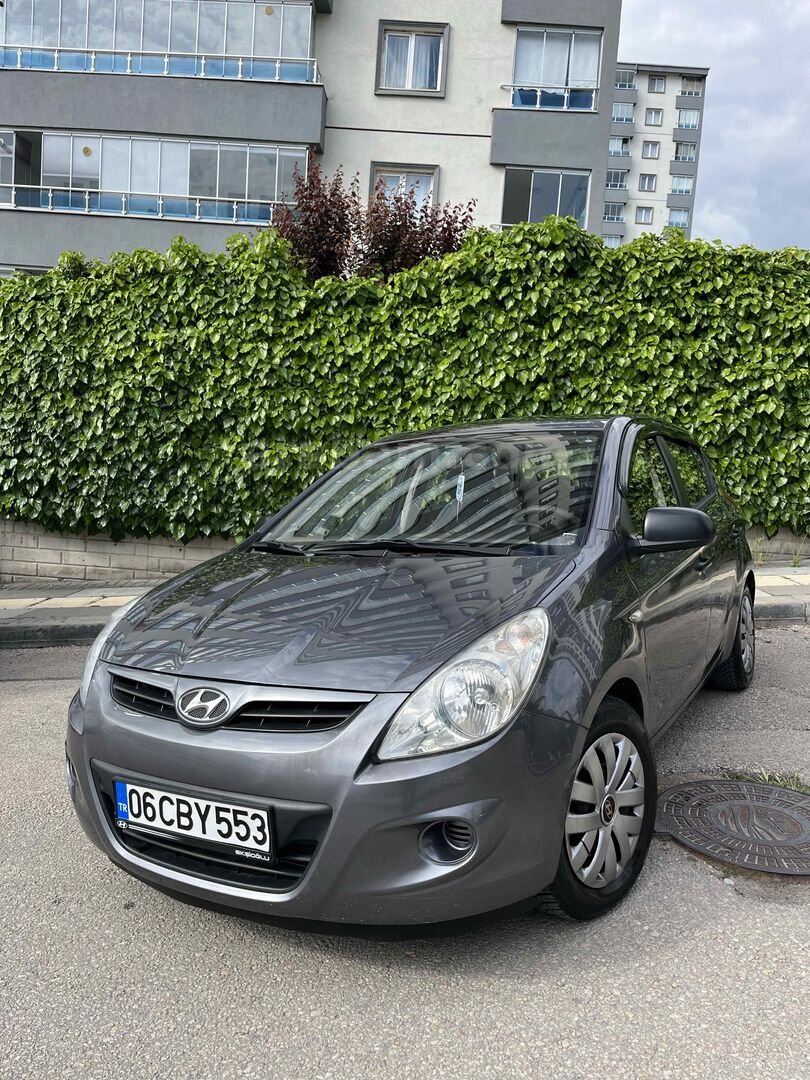 Sahibinden Hyundai i20 1.4 CVVT Team 2012 Model Ankara 116.000 km Füme 3
