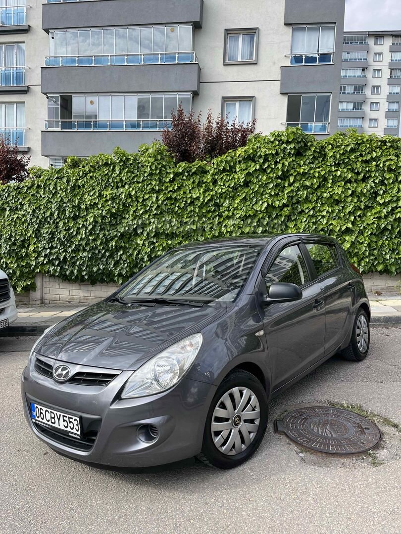 Sahibinden Hyundai i20 1.4 CVVT Team 2012 Model Ankara 116.000 km Füme 1